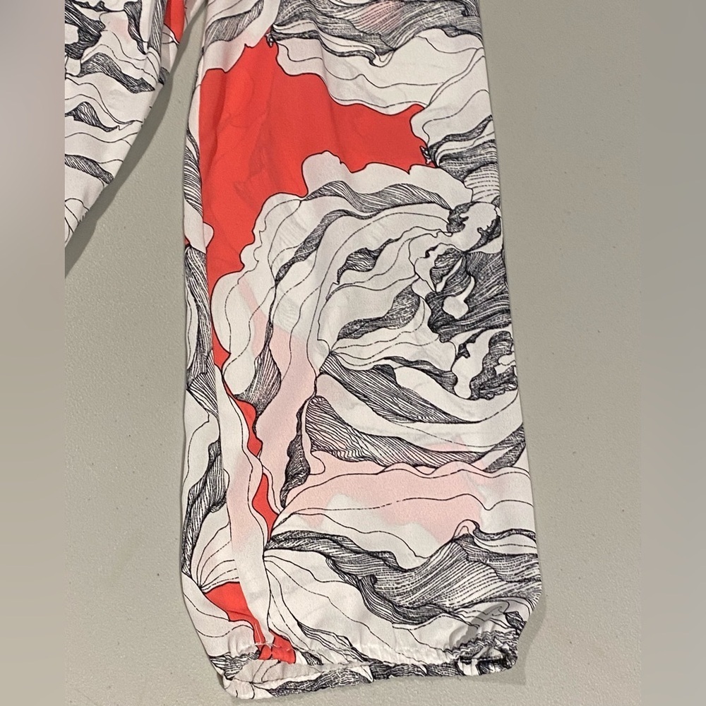 Alfani Floral Coral / Black / White Top, size 8 - Picture 5 of 10